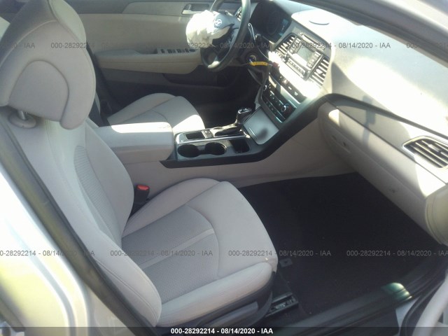 5NPE24AF4HH540587  hyundai sonata 2017 IMG 4