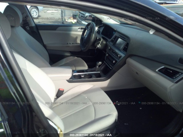 5NPE24AF0HH522491  hyundai sonata 2017 IMG 4