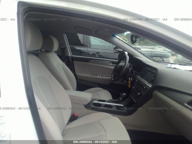 5NPE24AF0HH547519  hyundai sonata 2017 IMG 4