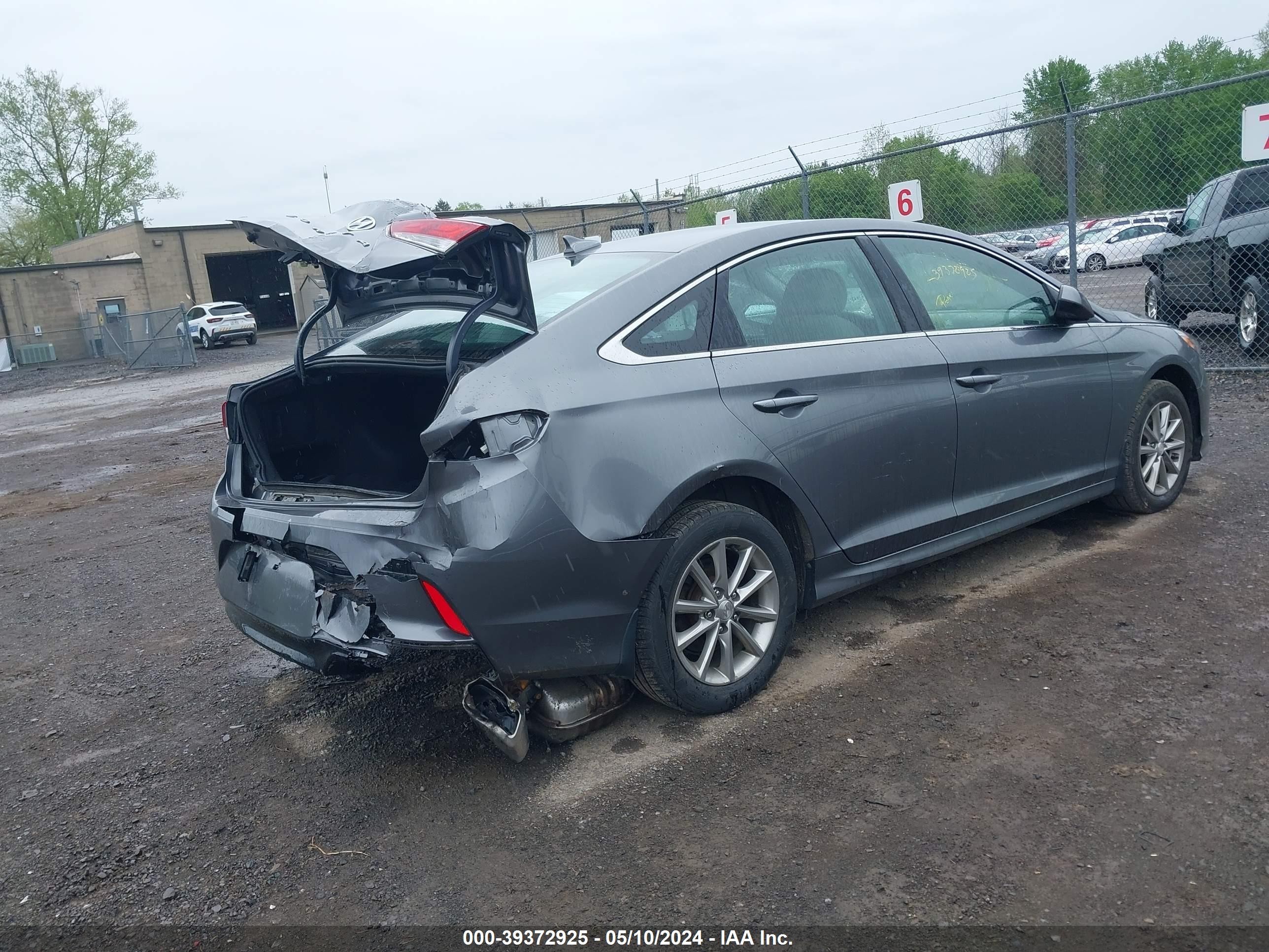 5NPE24AF3JH713506  hyundai sonata 2018 IMG 3