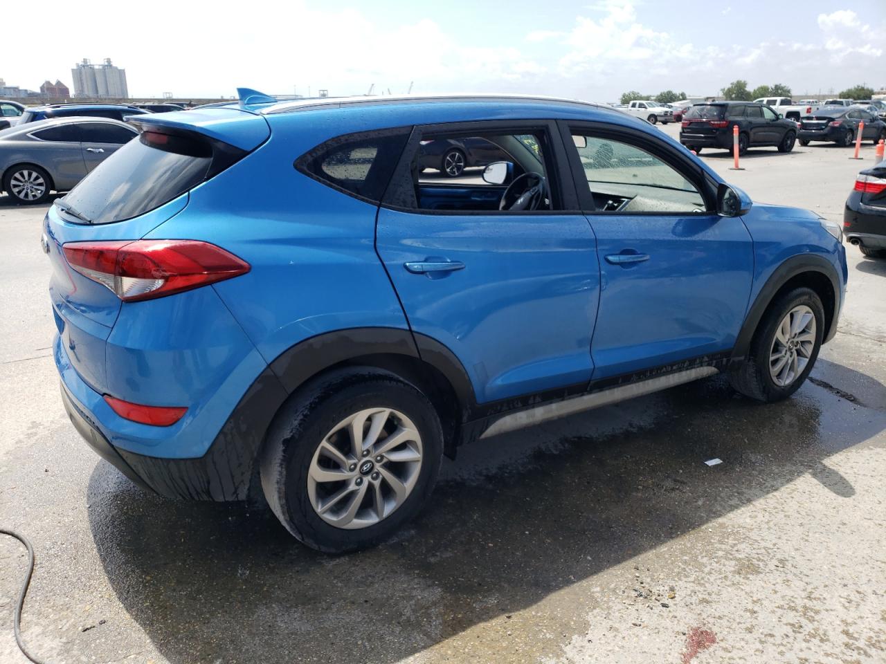 KM8J33A43JU663230  hyundai tucson 2018 IMG 2