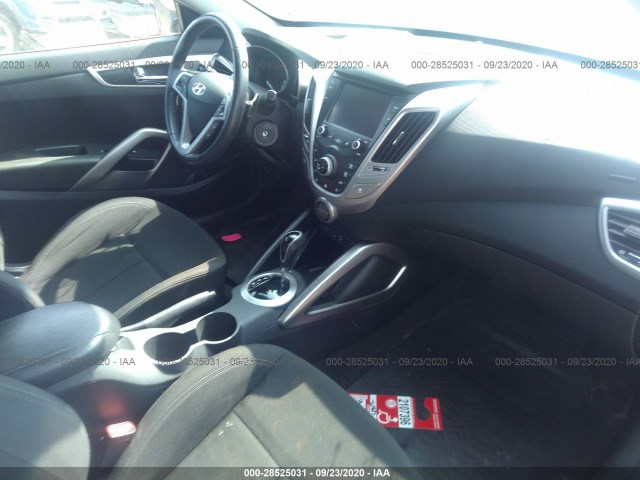 KMHTC6AD3HU310894  hyundai veloster 2017 IMG 4