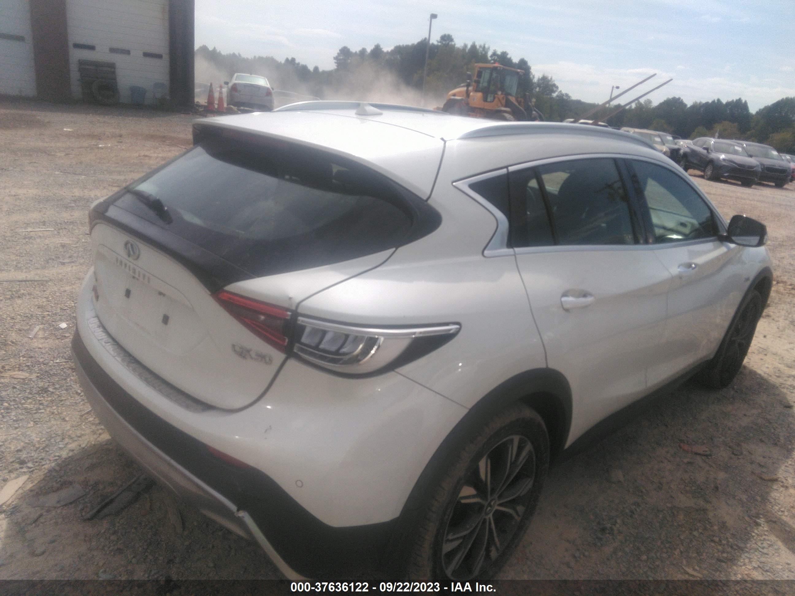 SJKCH5CR6HA032242  infiniti qx30 2017 IMG 3