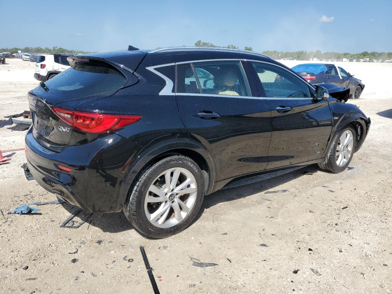 SJKCH5CP7JA055470  infiniti qx30 2017 IMG 2