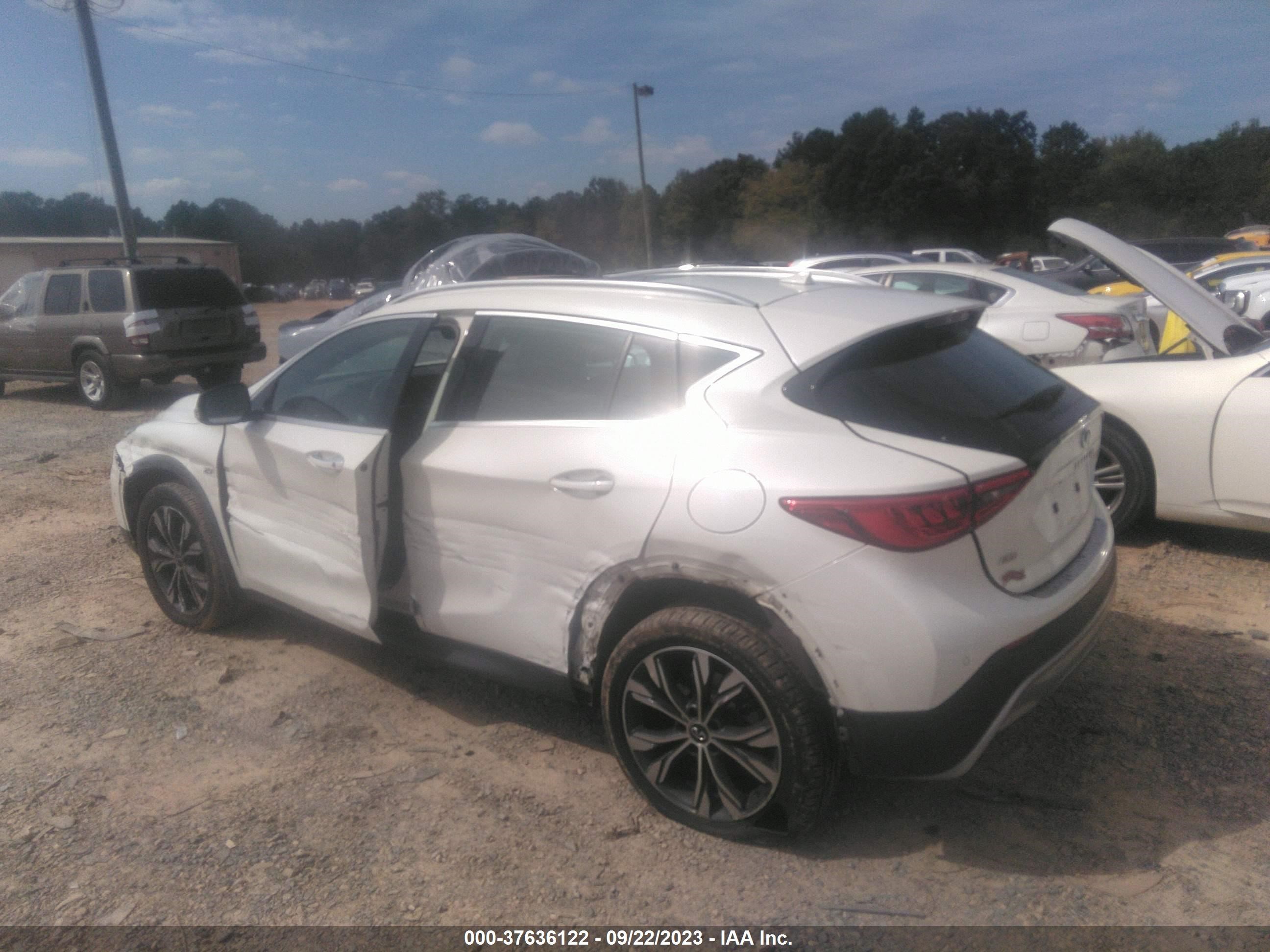 SJKCH5CR6HA032242  infiniti qx30 2017 IMG 2