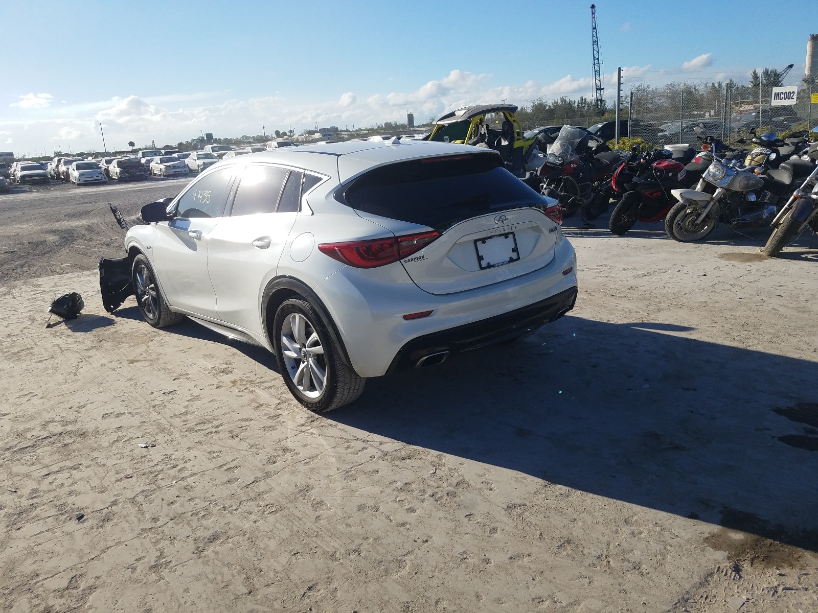 SJKCH5CP8HA039336  infiniti qx30 base 2017 IMG 2