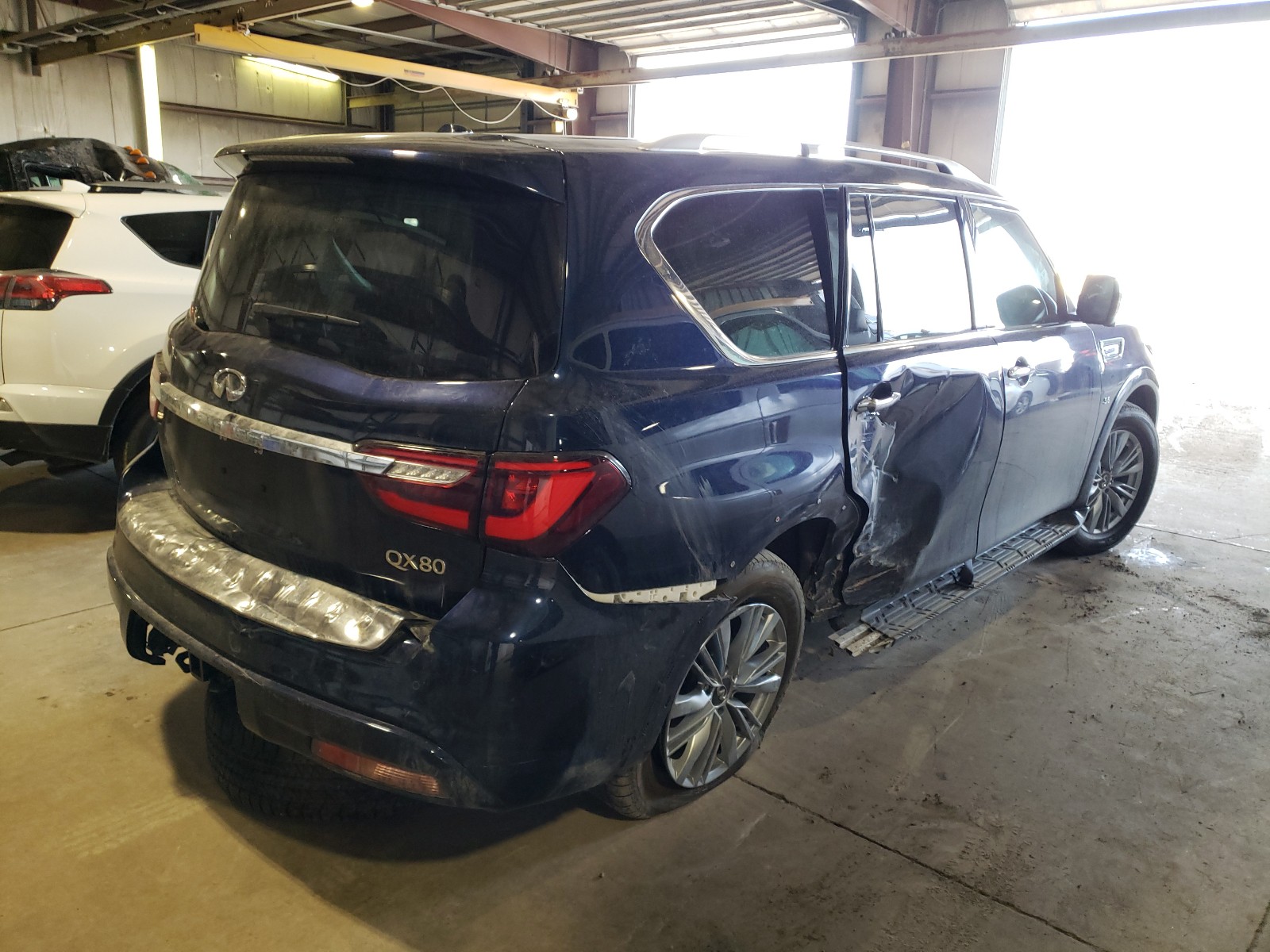 JN8AZ2NE8K9232178  infiniti qx80 luxe 2019 IMG 3