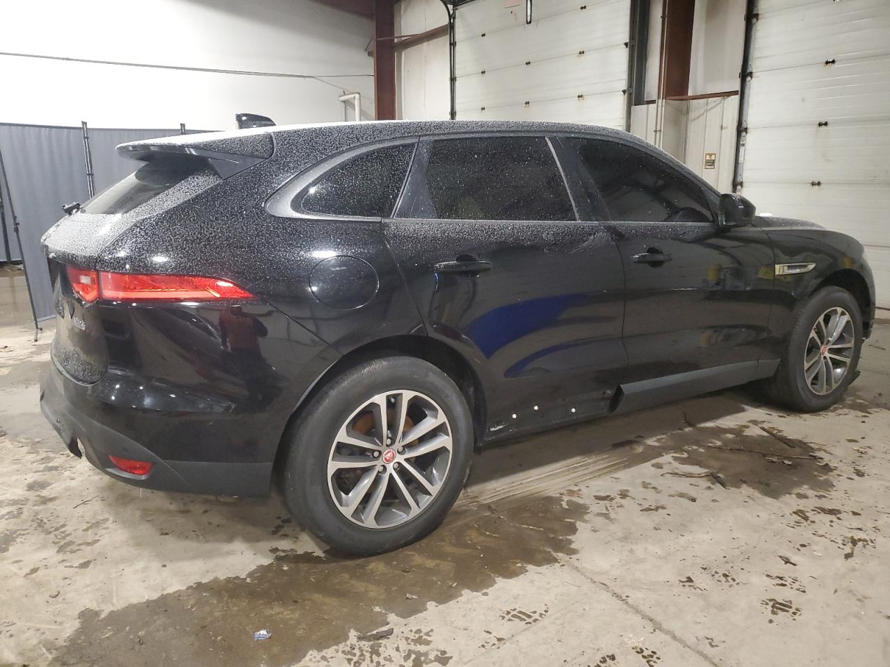 SADCJ2BV3HA899350  jaguar f-pace 2017 IMG 2