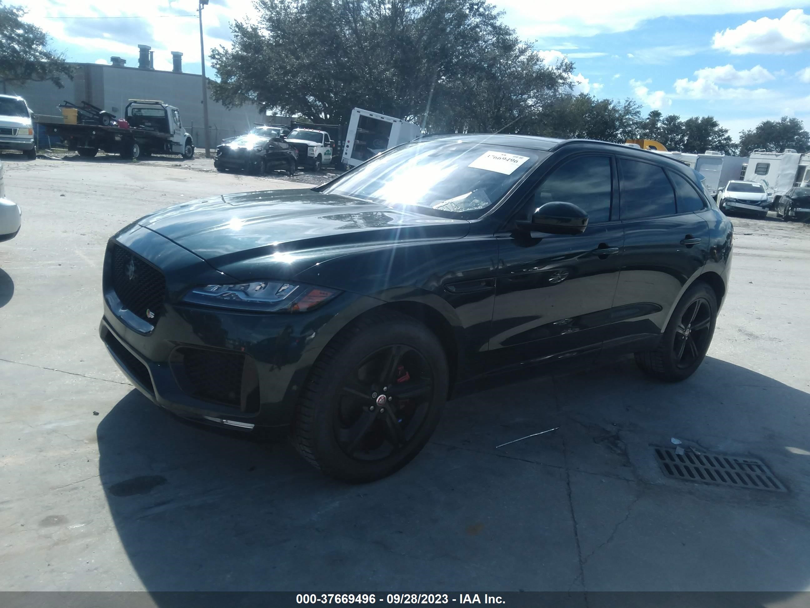 SADCM2FV9JA238428  jaguar f-pace 2018 IMG 1