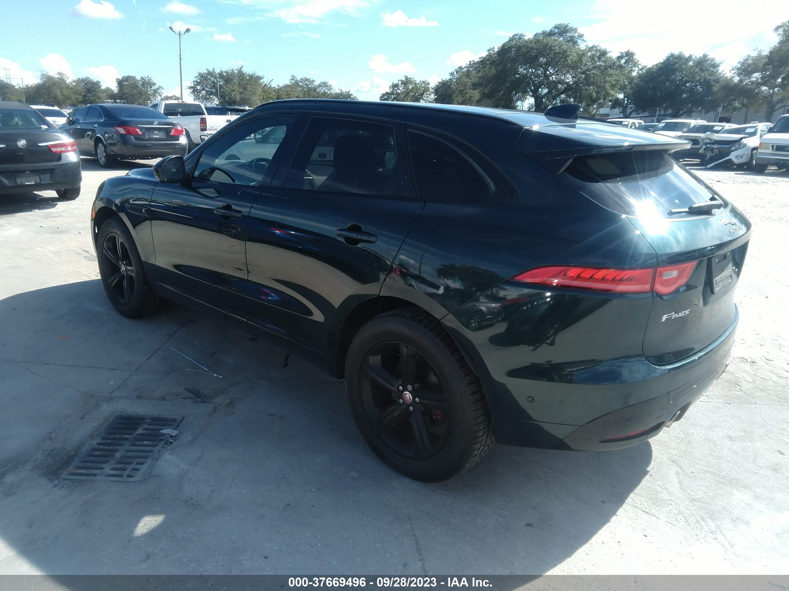 SADCM2FV9JA238428  jaguar f-pace 2018 IMG 2