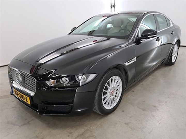 SAJAB4BN7JCP40760  jaguar xe 2018 IMG 0