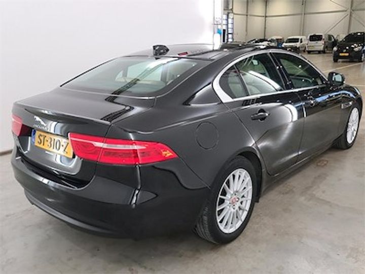 SAJAB4BN7JCP40760  jaguar xe 2018 IMG 3