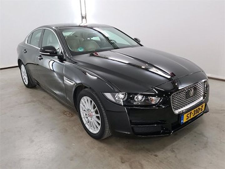 SAJAB4BN7JCP40760  jaguar xe 2018 IMG 4