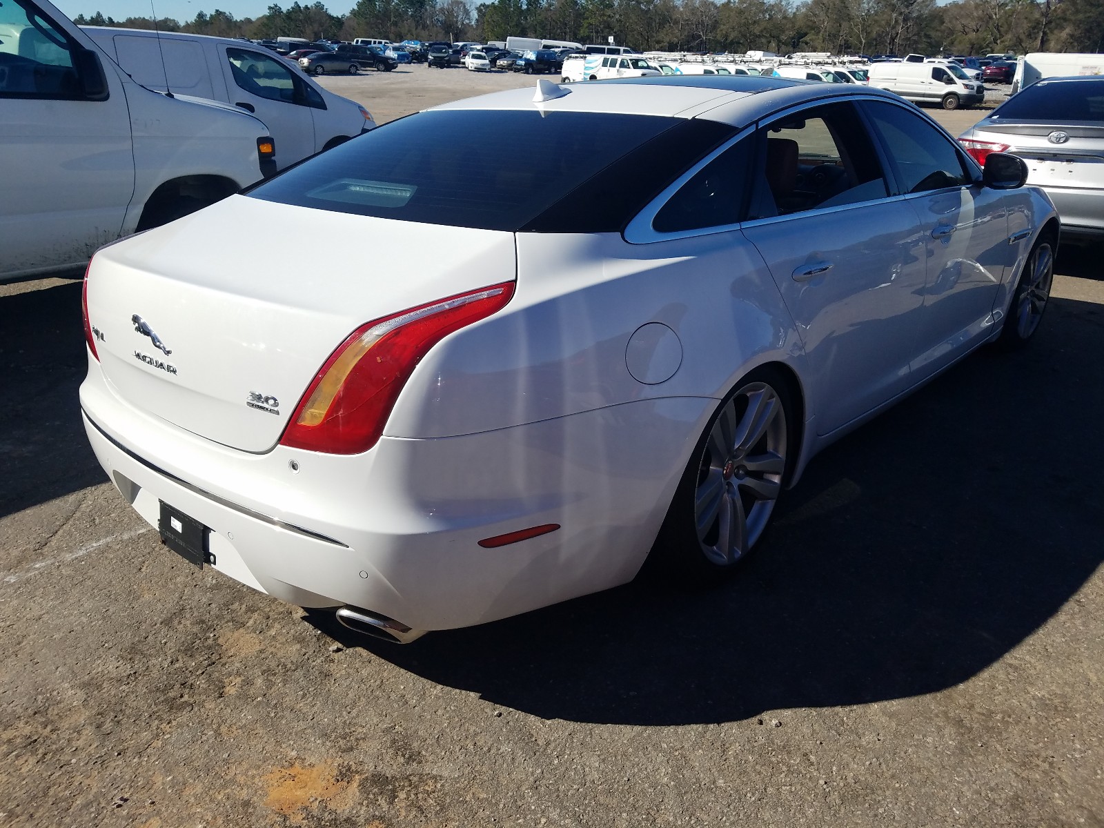 SAJWJ2GD1E8V61488  jaguar xjl portfo 2014 IMG 3