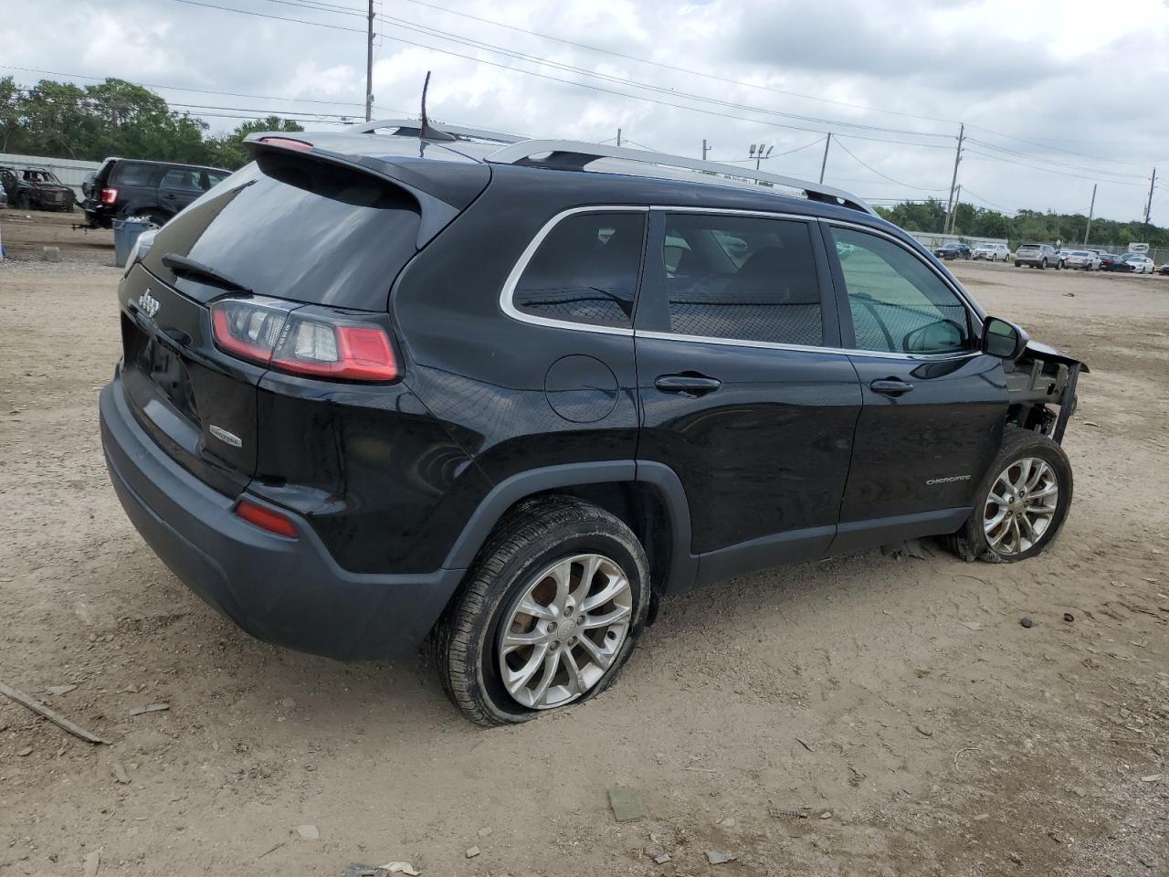 1C4PJLCB8KD149701  jeep cherokee 2018 IMG 2