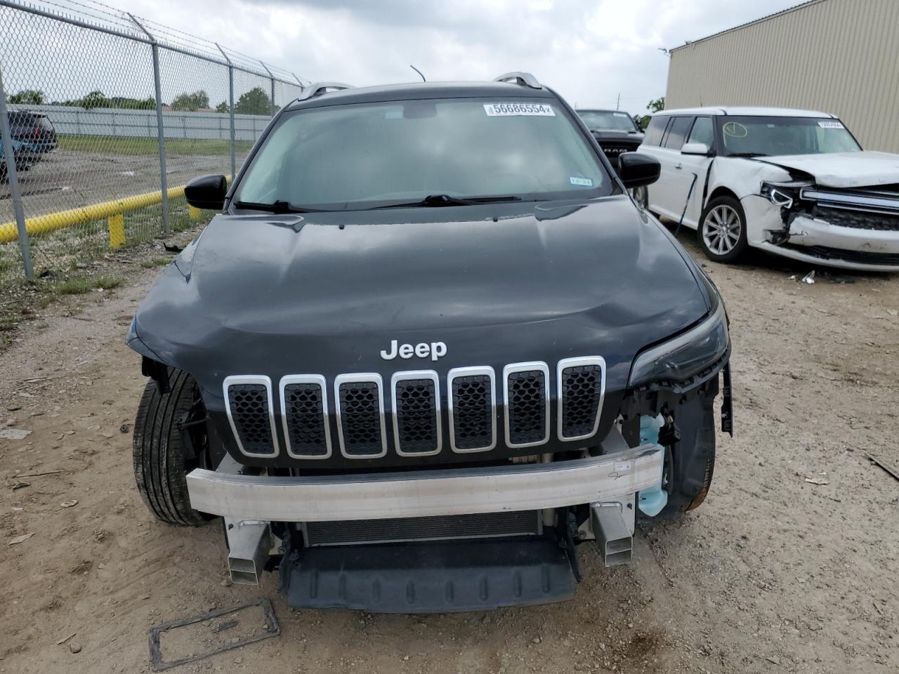 1C4PJLCB8KD149701  jeep cherokee 2018 IMG 4