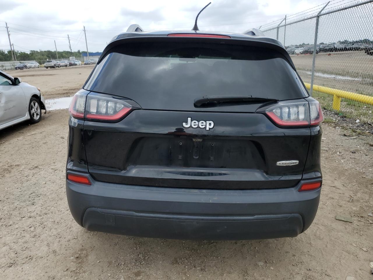 1C4PJLCB8KD149701  jeep cherokee 2018 IMG 5