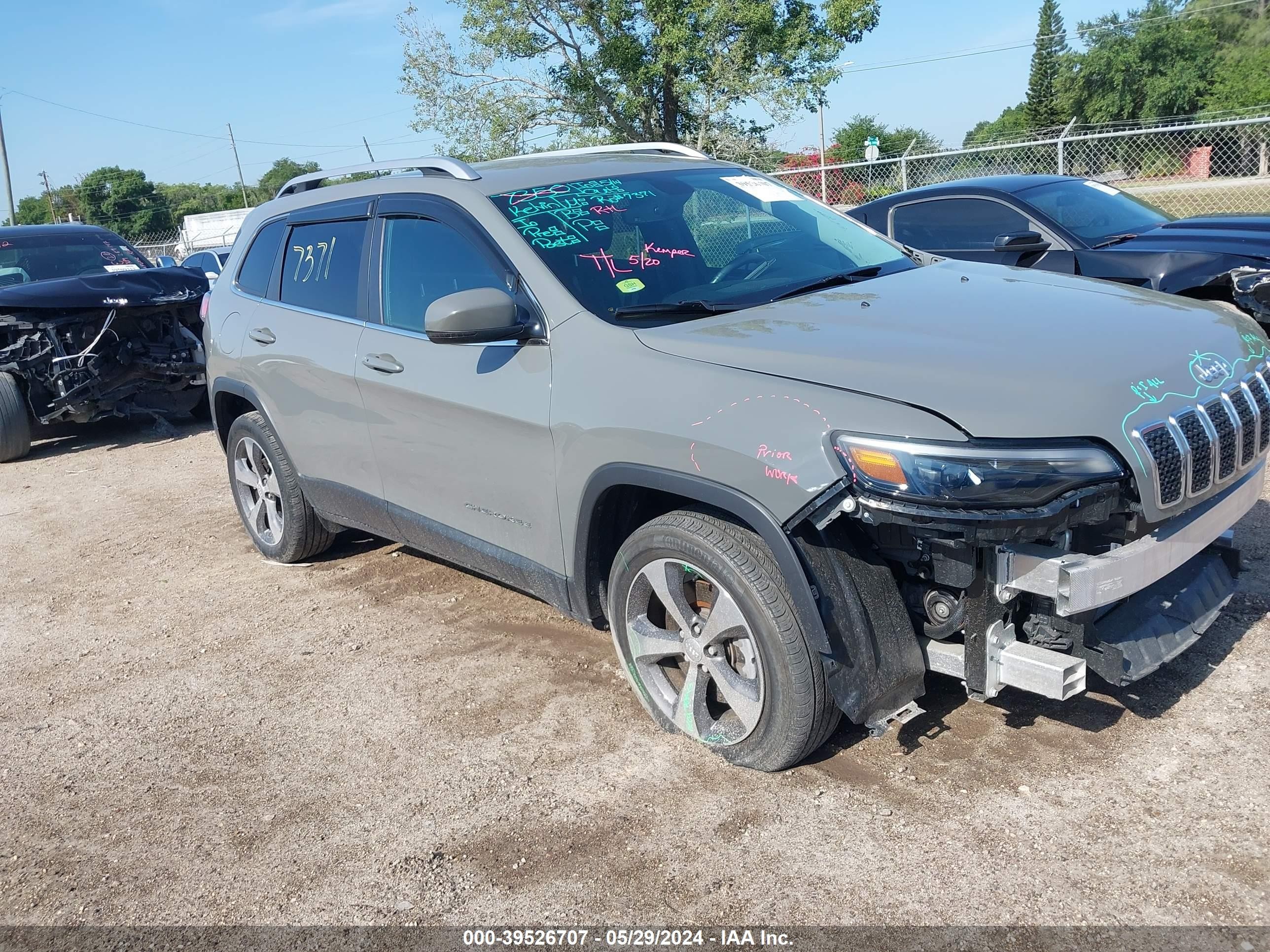 1C4PJLDB5KD366251  jeep cherokee 2018 IMG 0