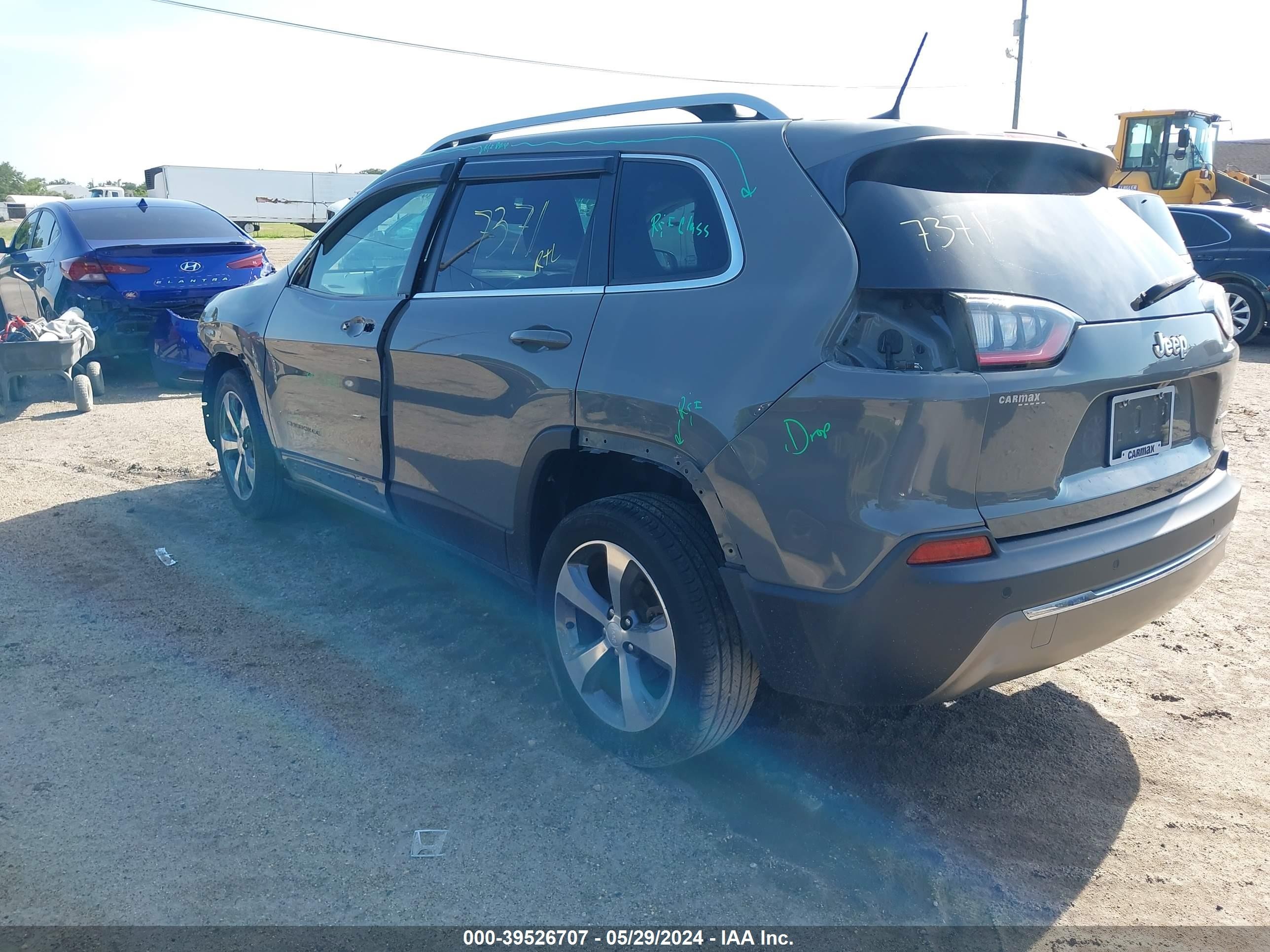 1C4PJLDB5KD366251  jeep cherokee 2018 IMG 2