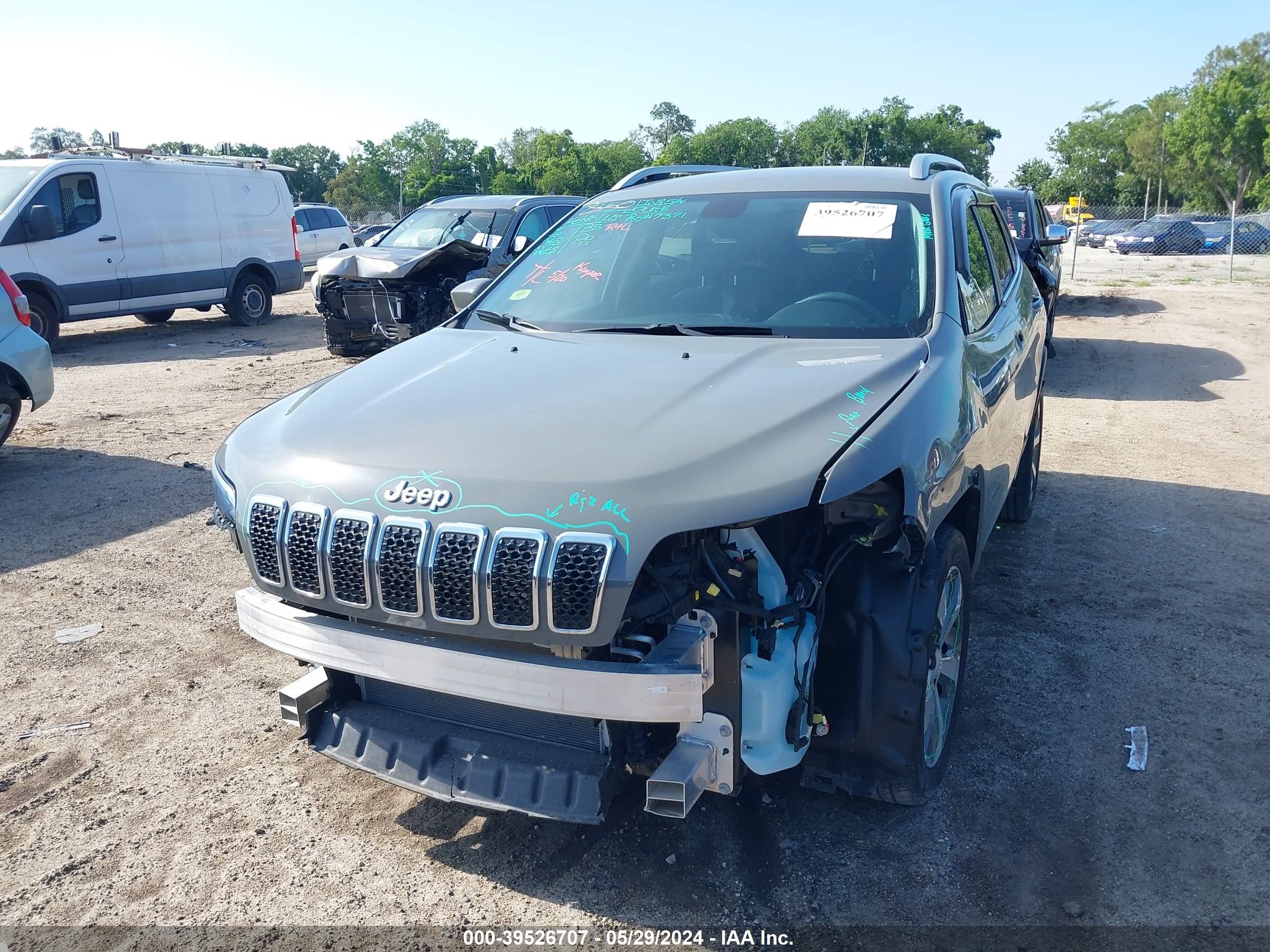 1C4PJLDB5KD366251  jeep cherokee 2018 IMG 5