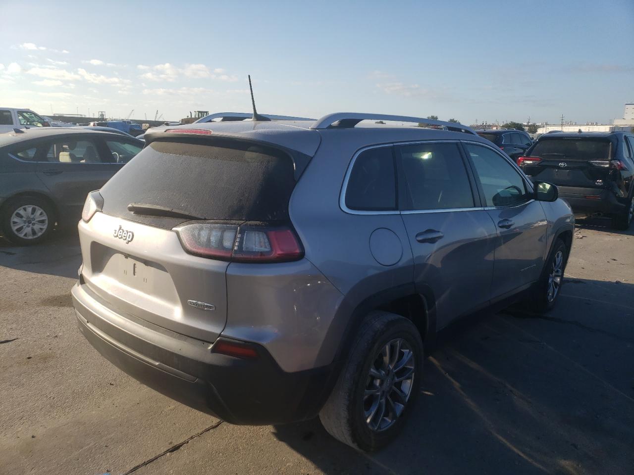 1C4PJLLB7KD184939  jeep cherokee 2018 IMG 2