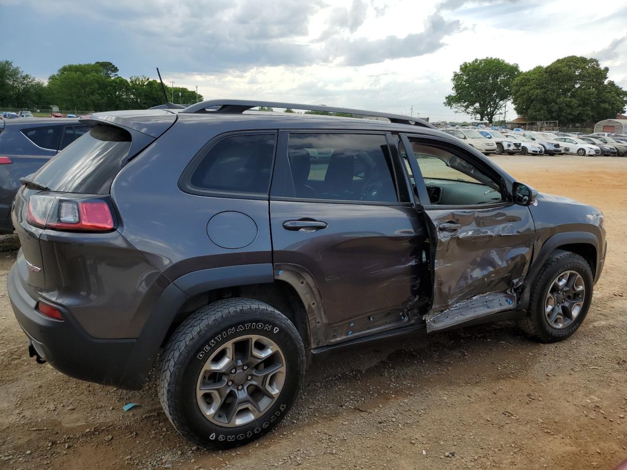 1C4PJMBX3KD183600  jeep cherokee 2018 IMG 2