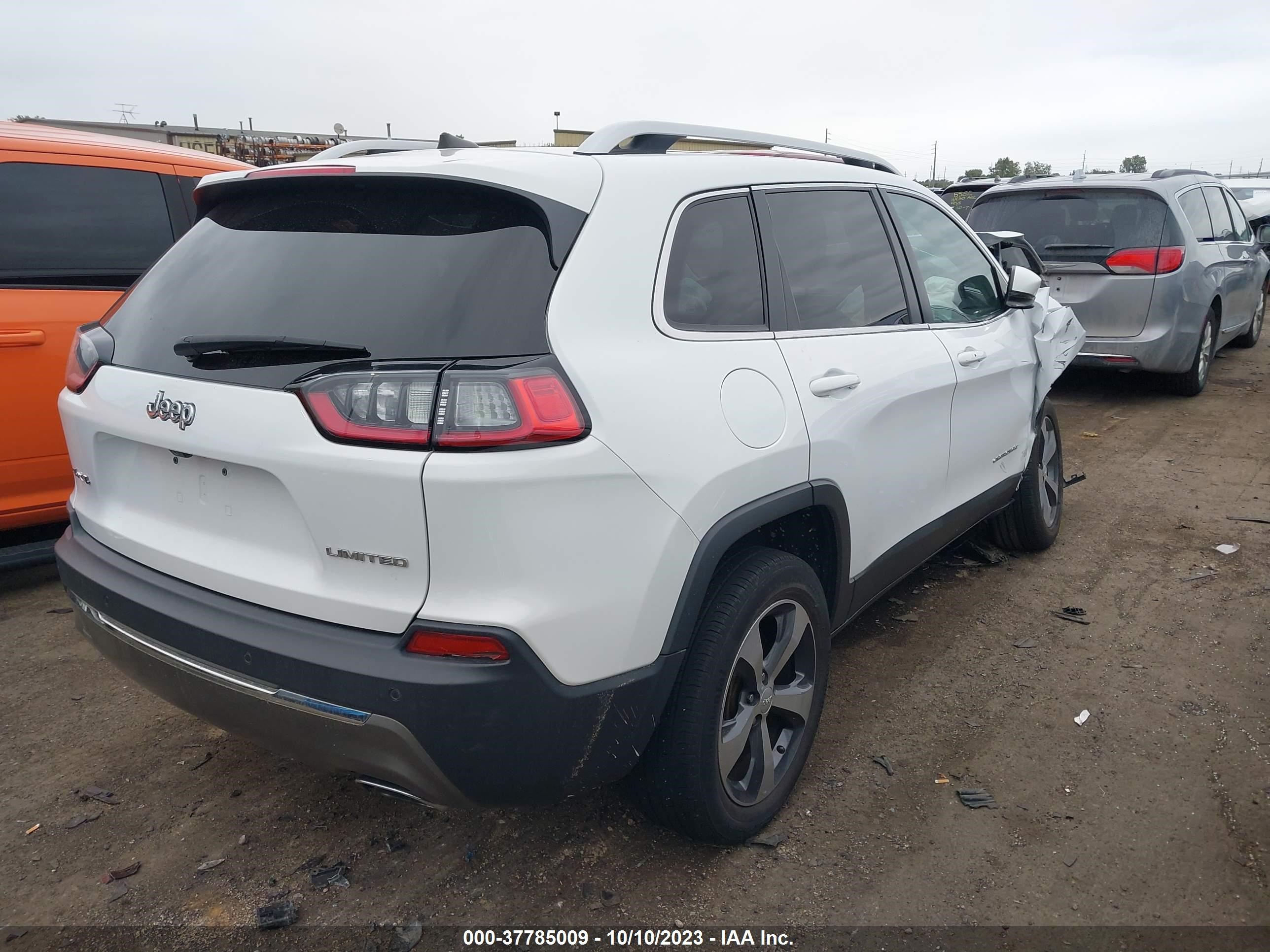 1C4PJMDX5KD341545  jeep cherokee 2018 IMG 3