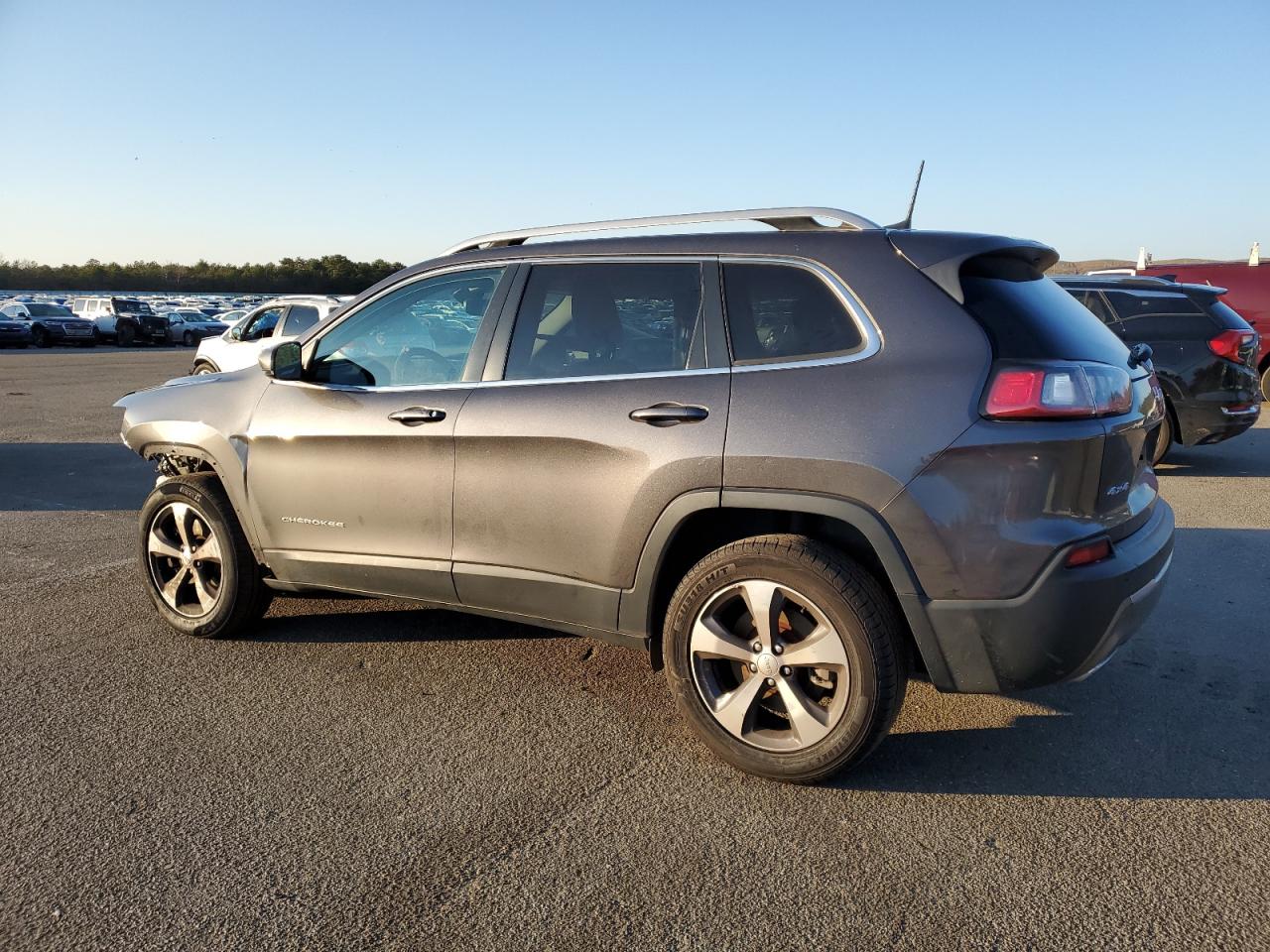 1C4PJMDX8KD368268  jeep cherokee 2018 IMG 1