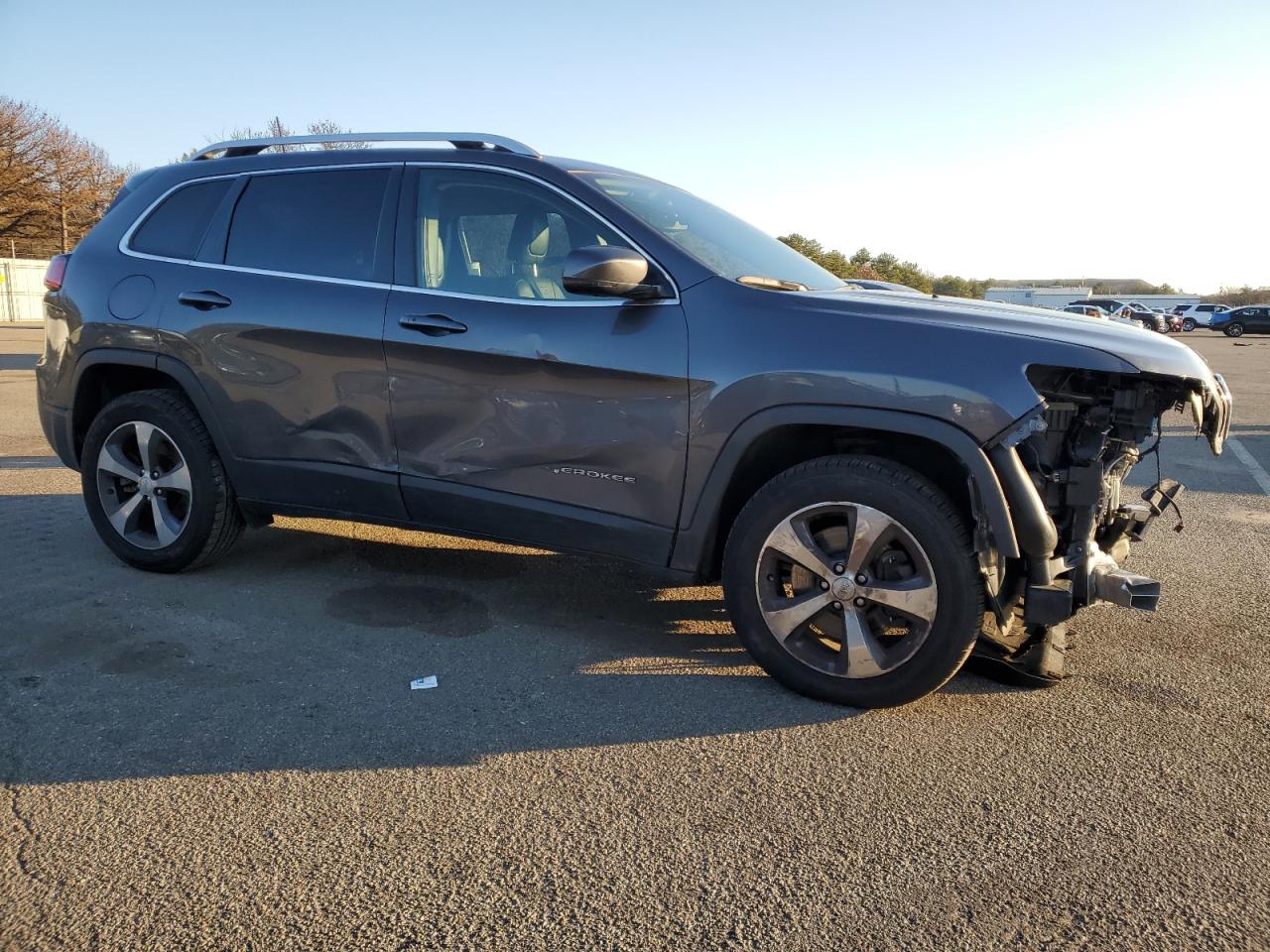 1C4PJMDX8KD368268  jeep cherokee 2018 IMG 3