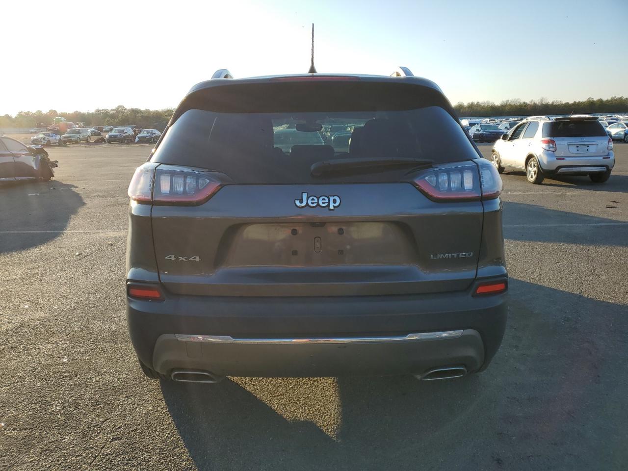 1C4PJMDX8KD368268  jeep cherokee 2018 IMG 5