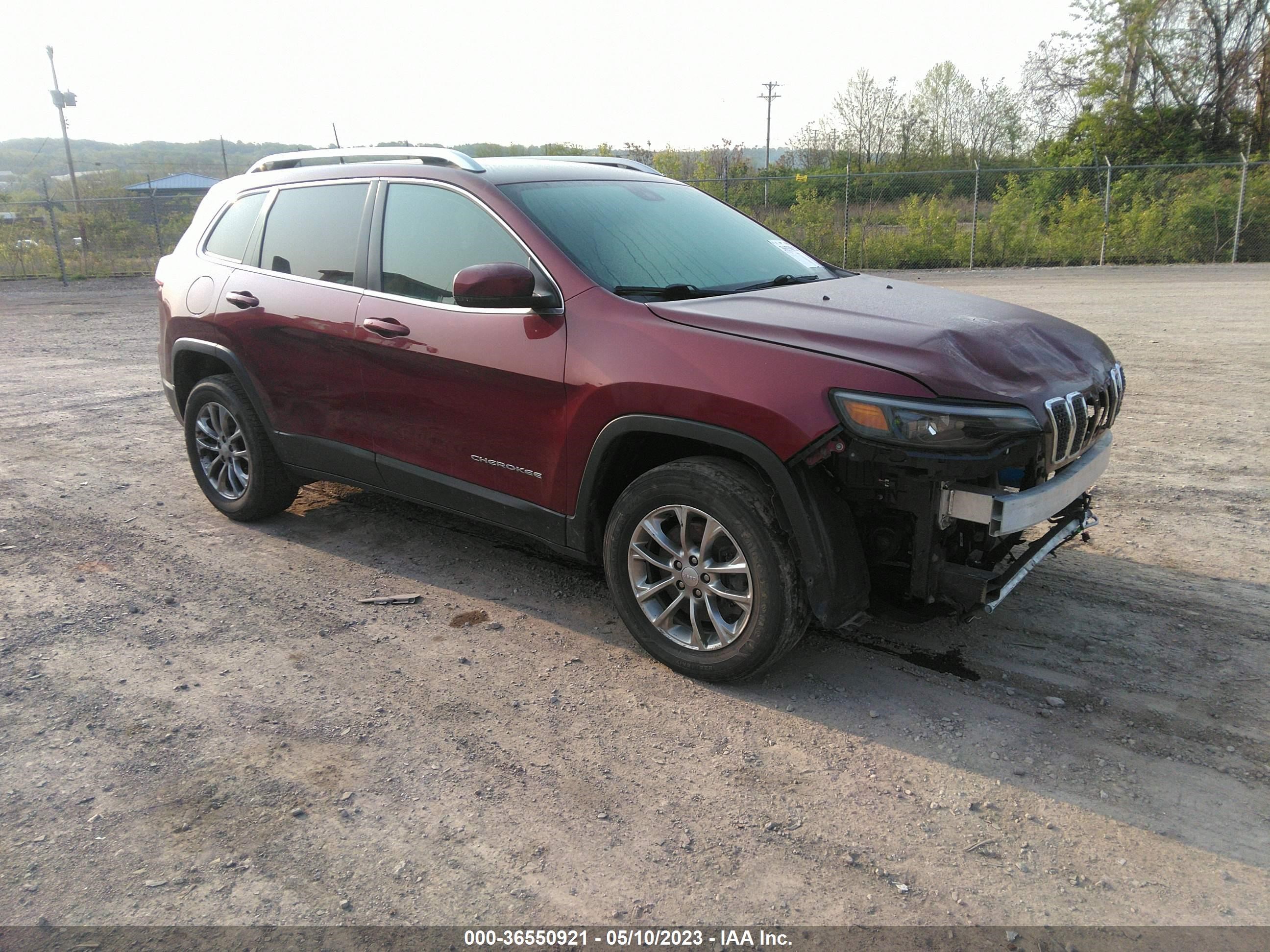 1C4PJMLB3KD305889  jeep cherokee 2018 IMG 0