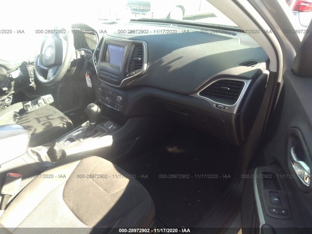 1C4PJLCB3KD331676  jeep cherokee 2019 IMG 4