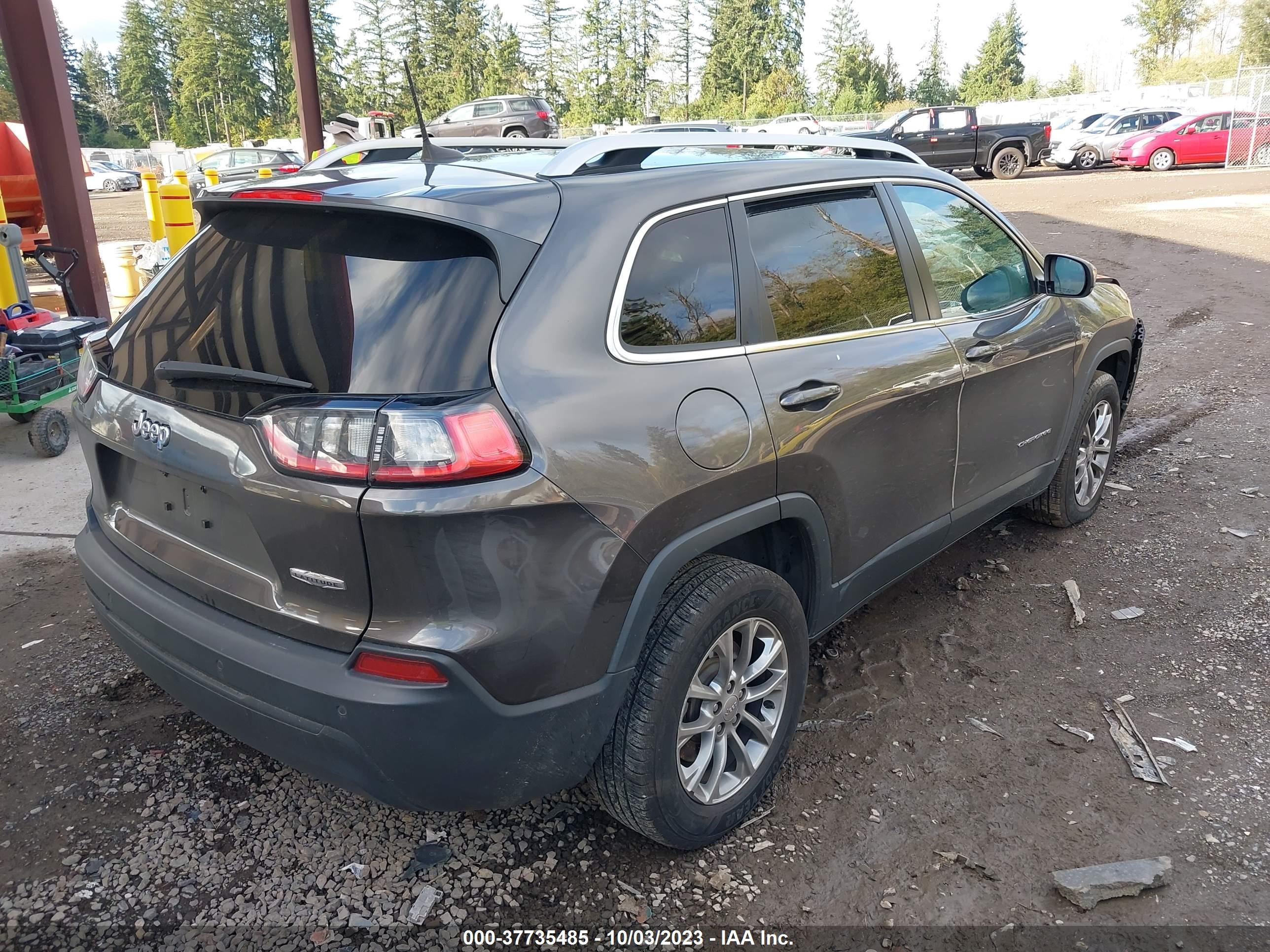 1C4PJMLB7KD211157  jeep cherokee 2019 IMG 3