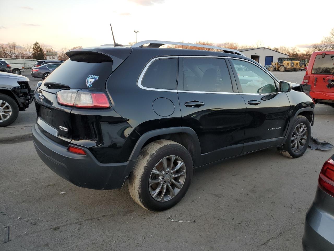 1C4PJMLB7KD473664  jeep cherokee 2019 IMG 2