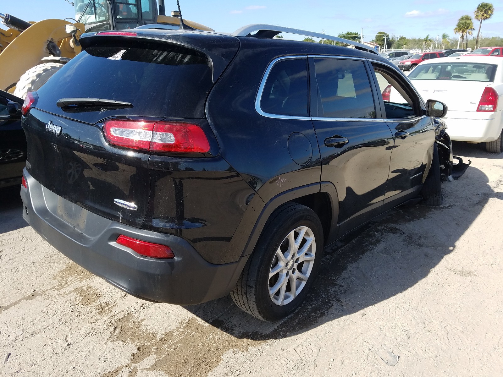 1C4PJLCB9GW351216  jeep cherokee l 2016 IMG 3