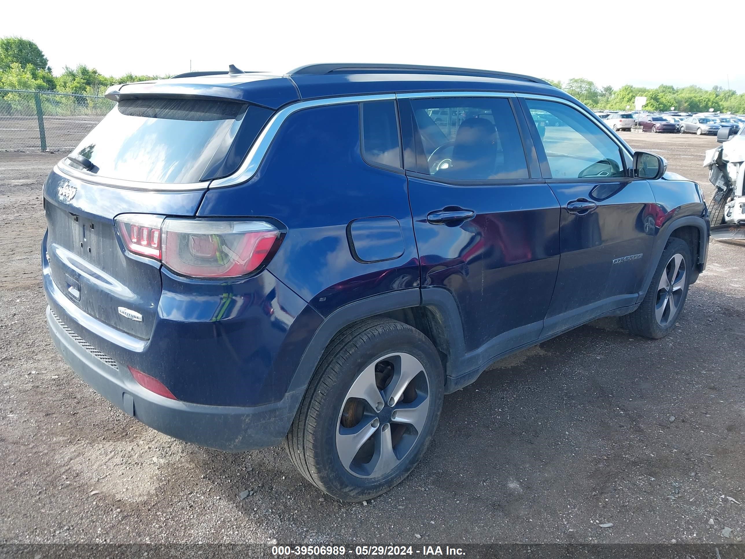 3C4NJDBB1JT144315  jeep compass 2017 IMG 3