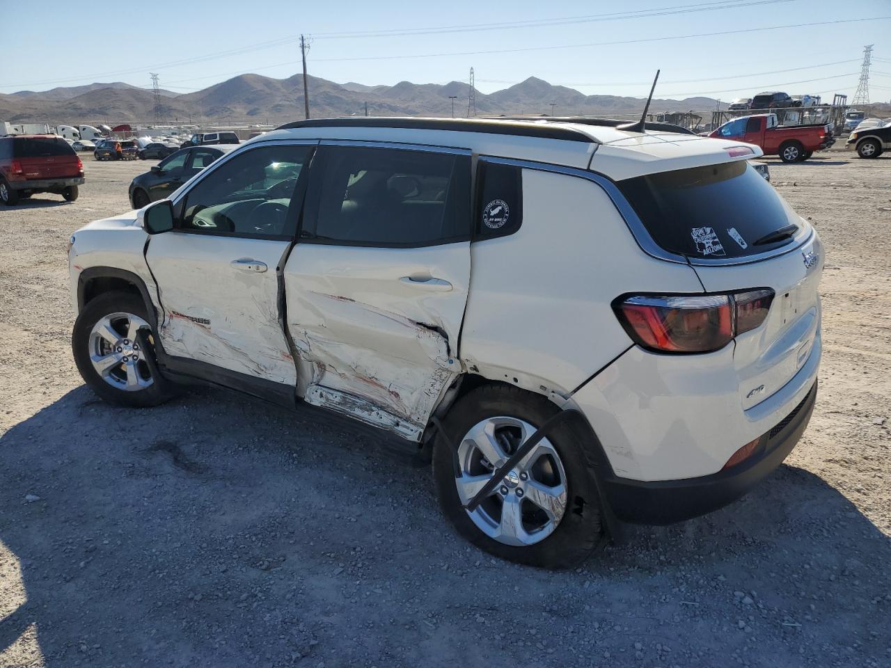 3C4NJDBB8JT138866  jeep compass 2017 IMG 1