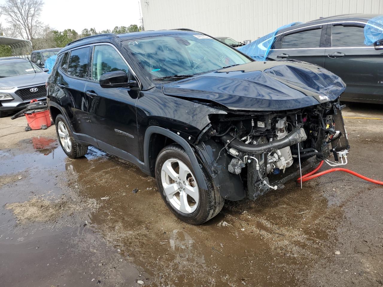 3C4NJDBB9JT114981  jeep compass 2018 IMG 3