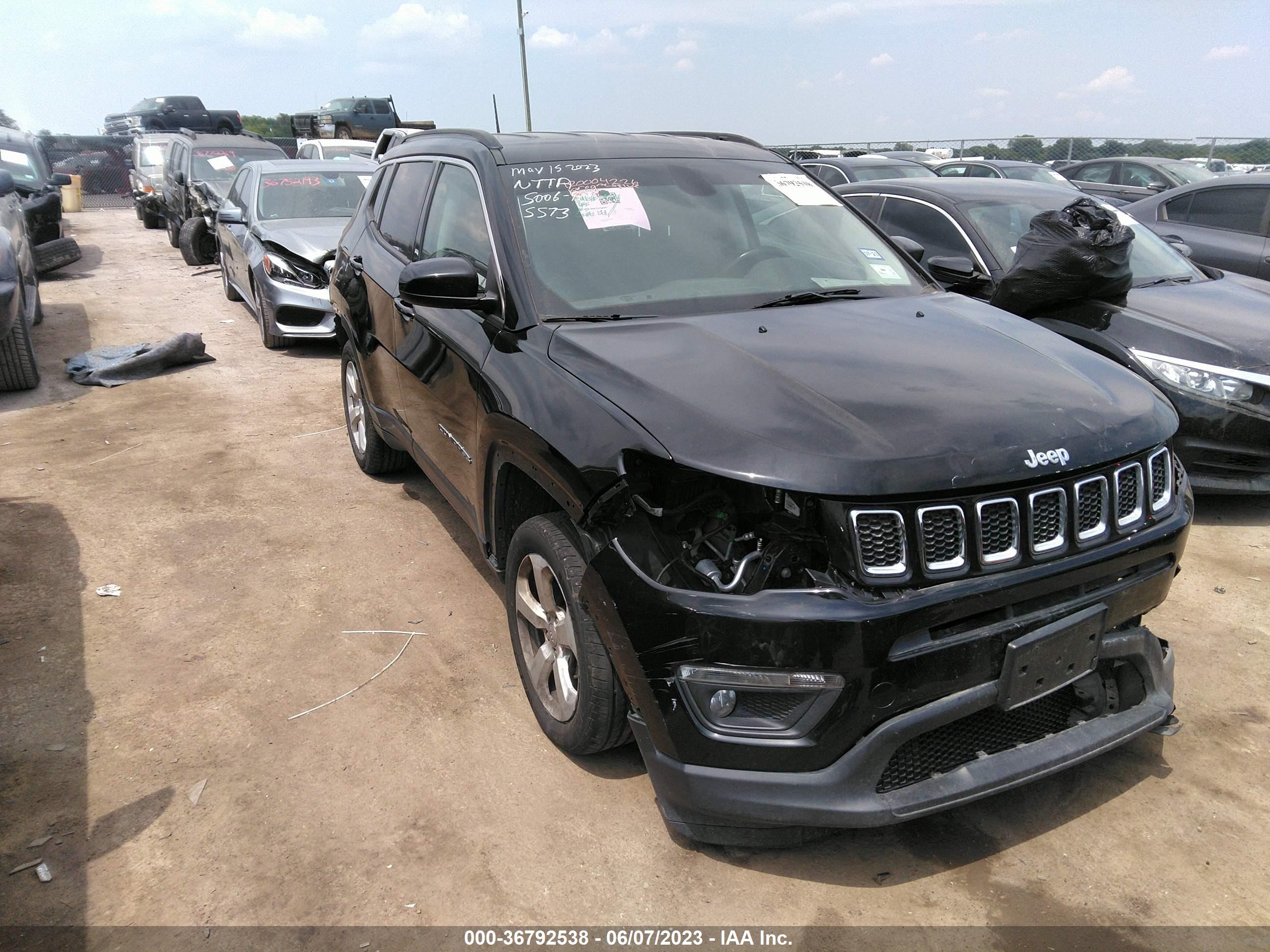 3C4NJDBBXJT115573  jeep compass 2018 IMG 0