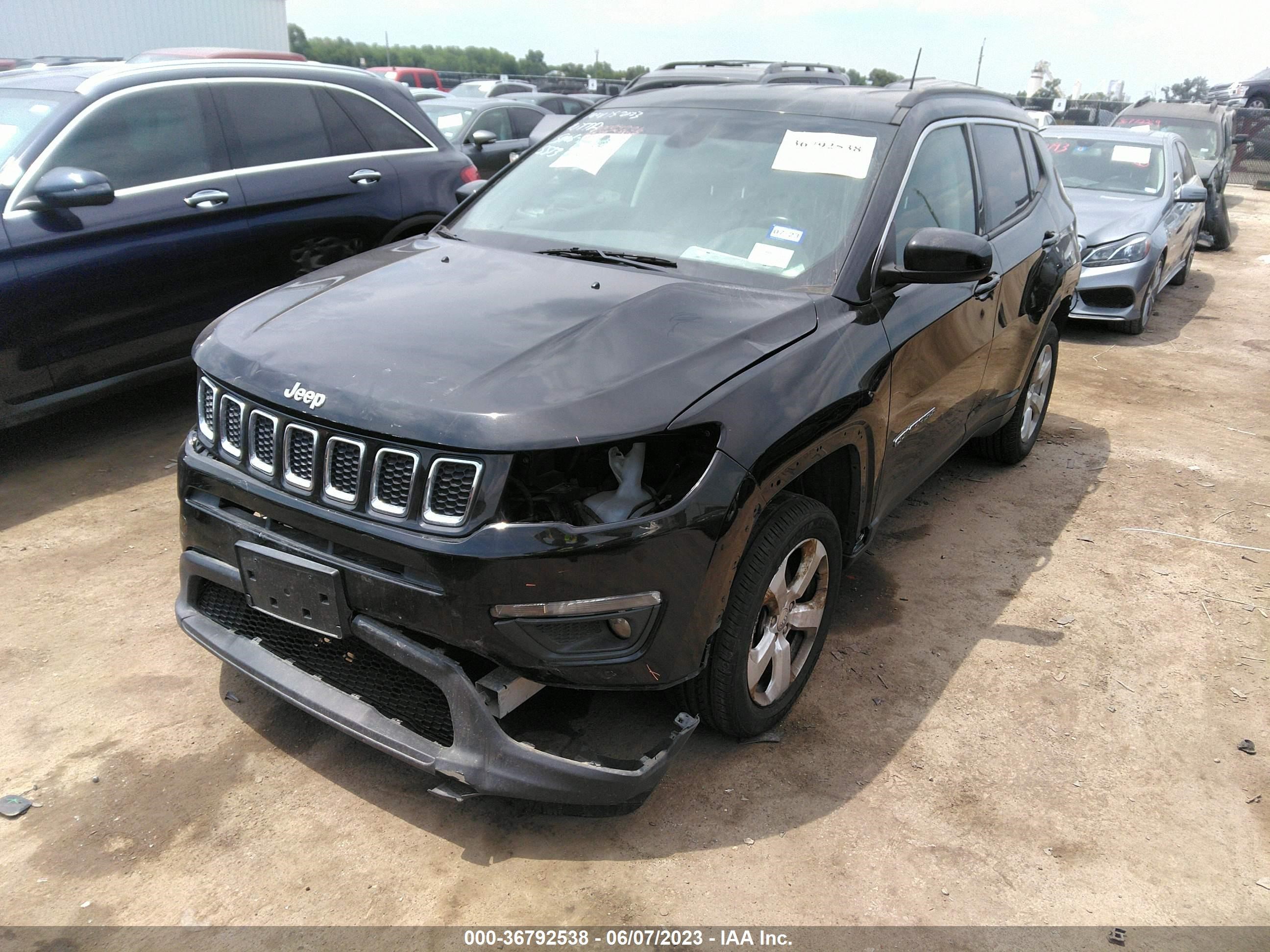 3C4NJDBBXJT115573  jeep compass 2018 IMG 1