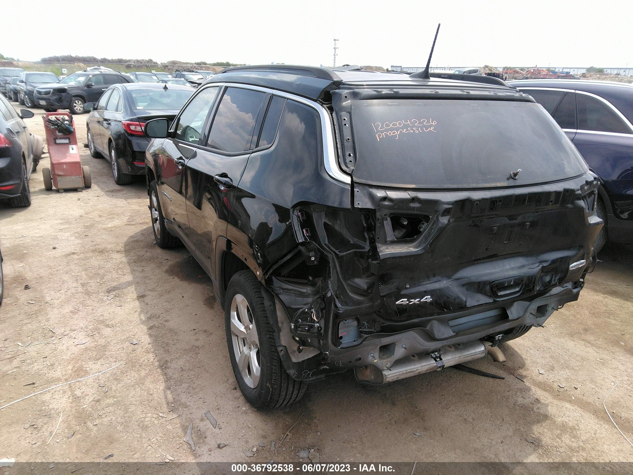 3C4NJDBBXJT115573  jeep compass 2018 IMG 2