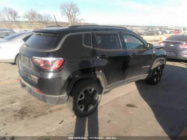 3C4NJDDB0JT128992  jeep compass 2018 IMG 3