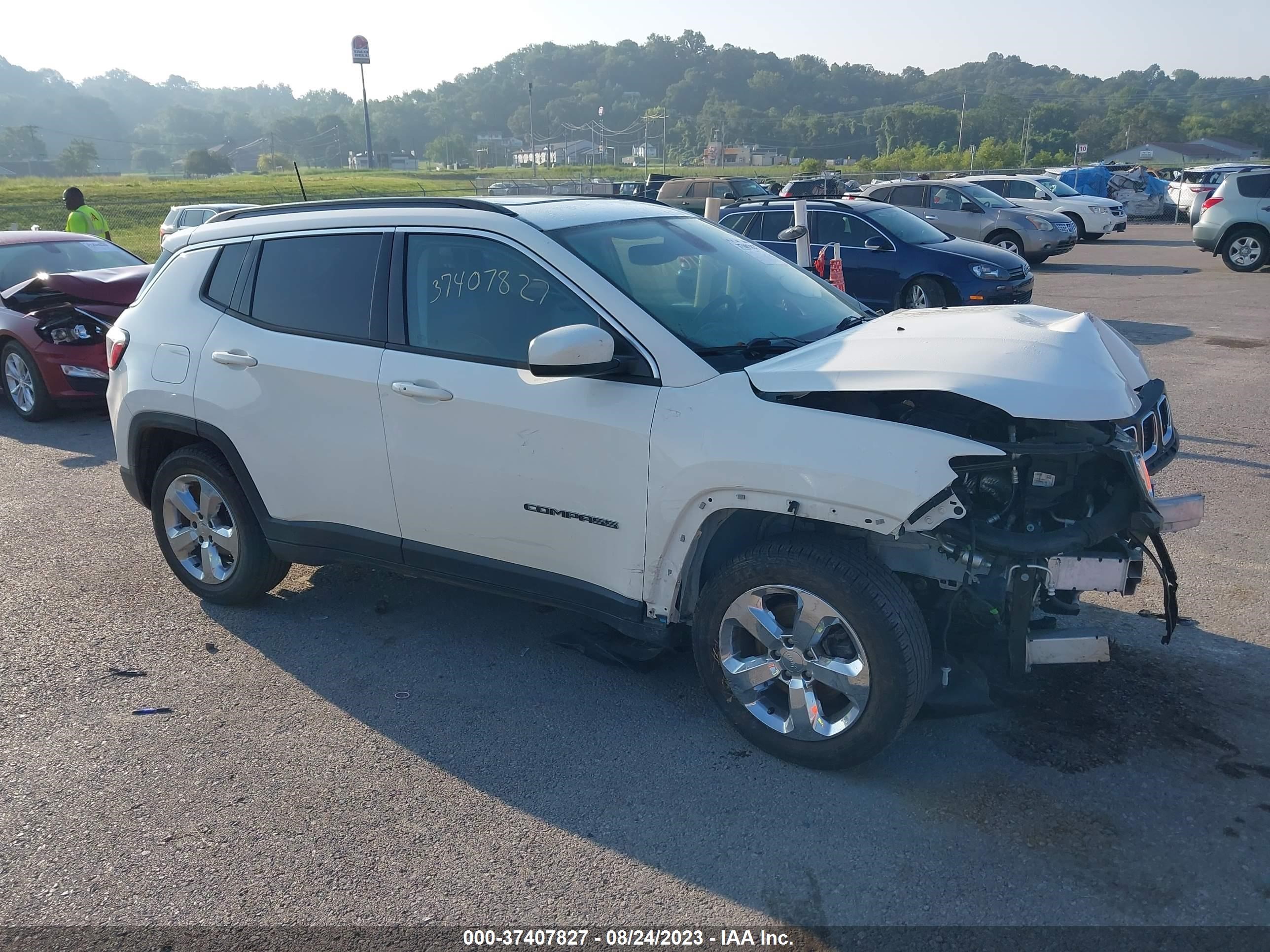 3C4NJCBB1JT502569  jeep compass 2018 IMG 0