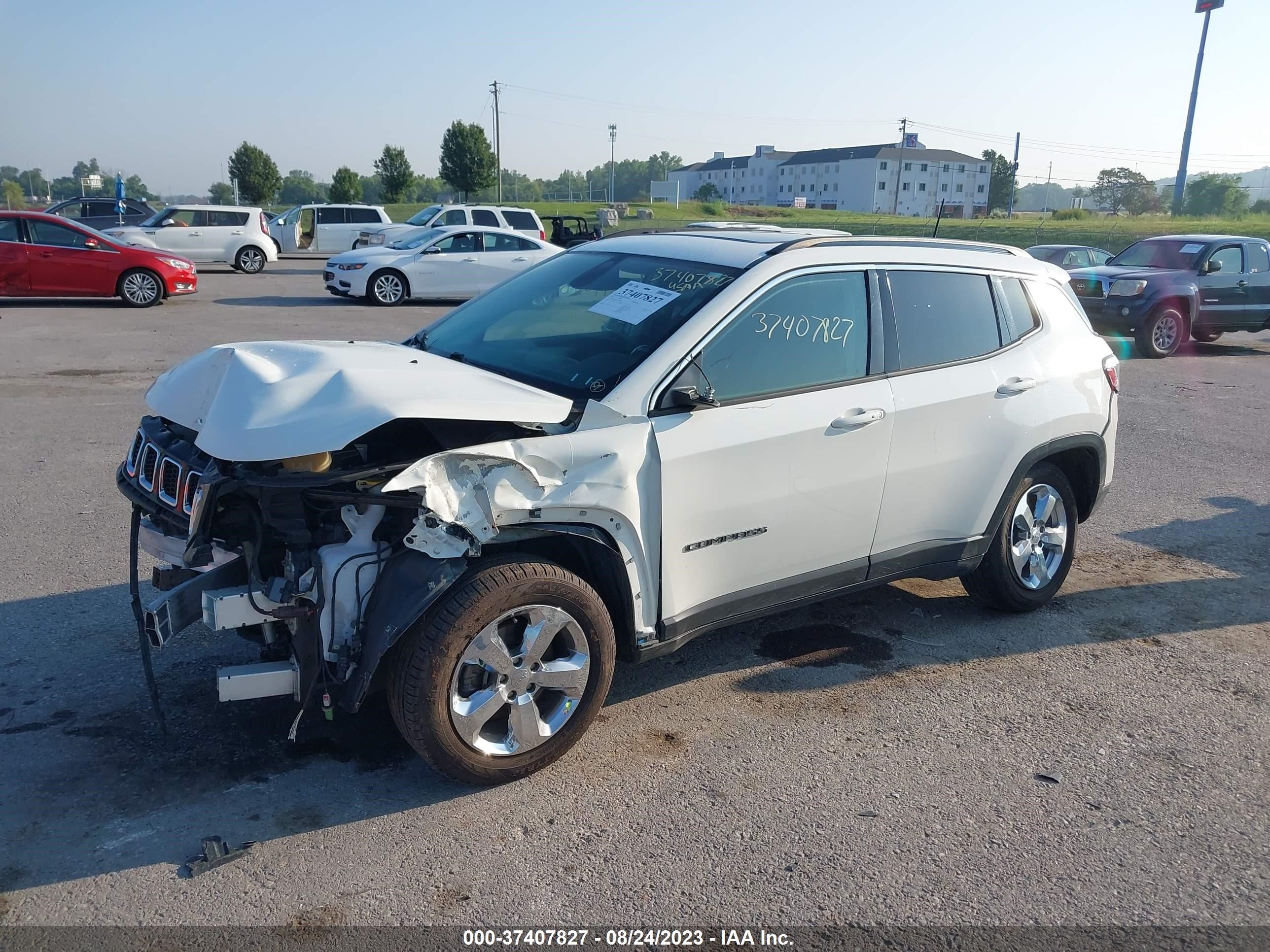 3C4NJCBB1JT502569  jeep compass 2018 IMG 1