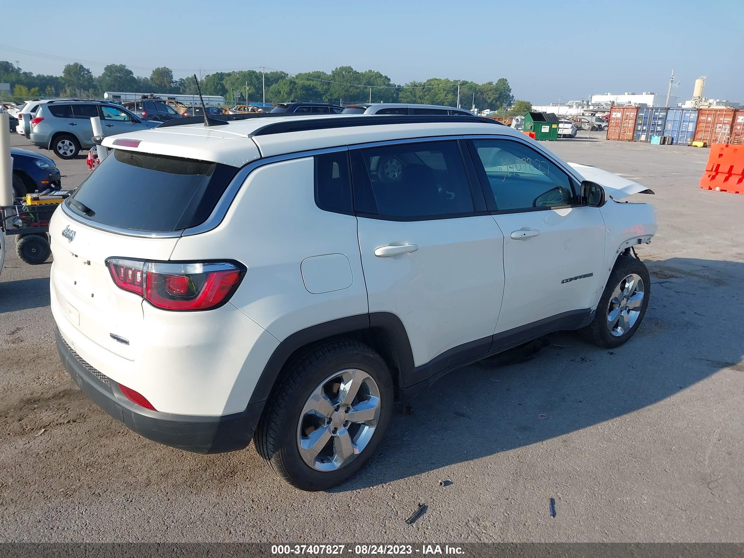 3C4NJCBB1JT502569  jeep compass 2018 IMG 3