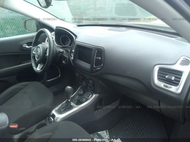 3C4NJDAB7JT272852  jeep compass 2018 IMG 4