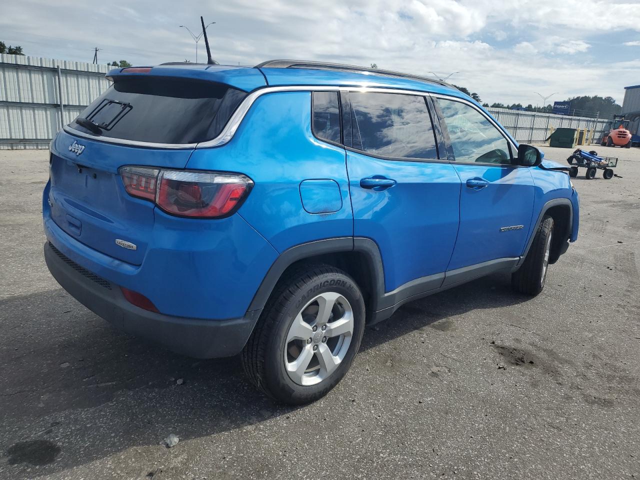 3C4NJDBB0JT200566  jeep compass 2018 IMG 2