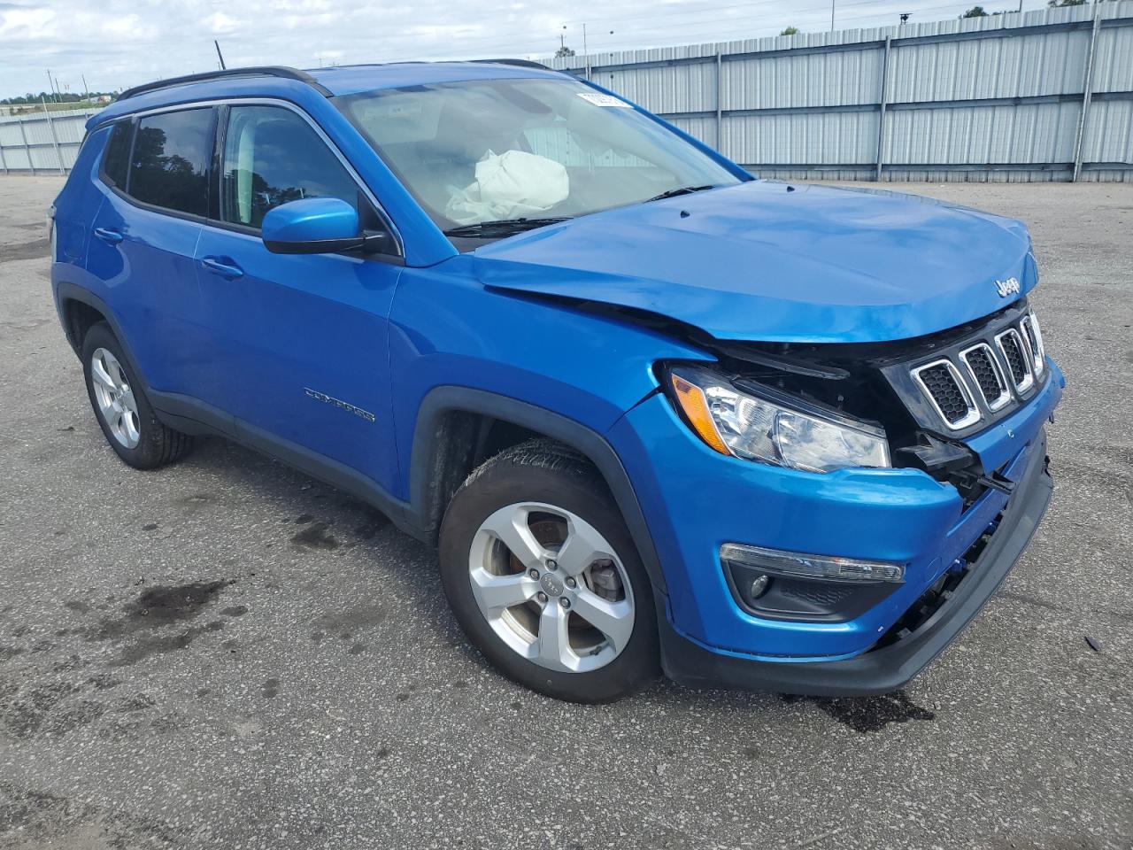 3C4NJDBB0JT200566  jeep compass 2018 IMG 3