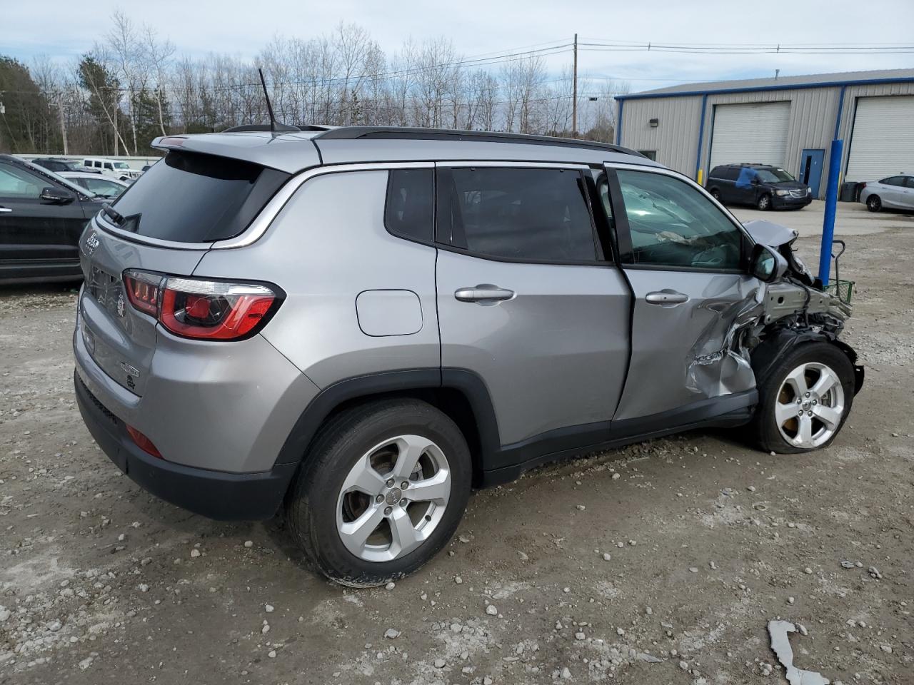 3C4NJDBB0JT331934  jeep compass 2018 IMG 2