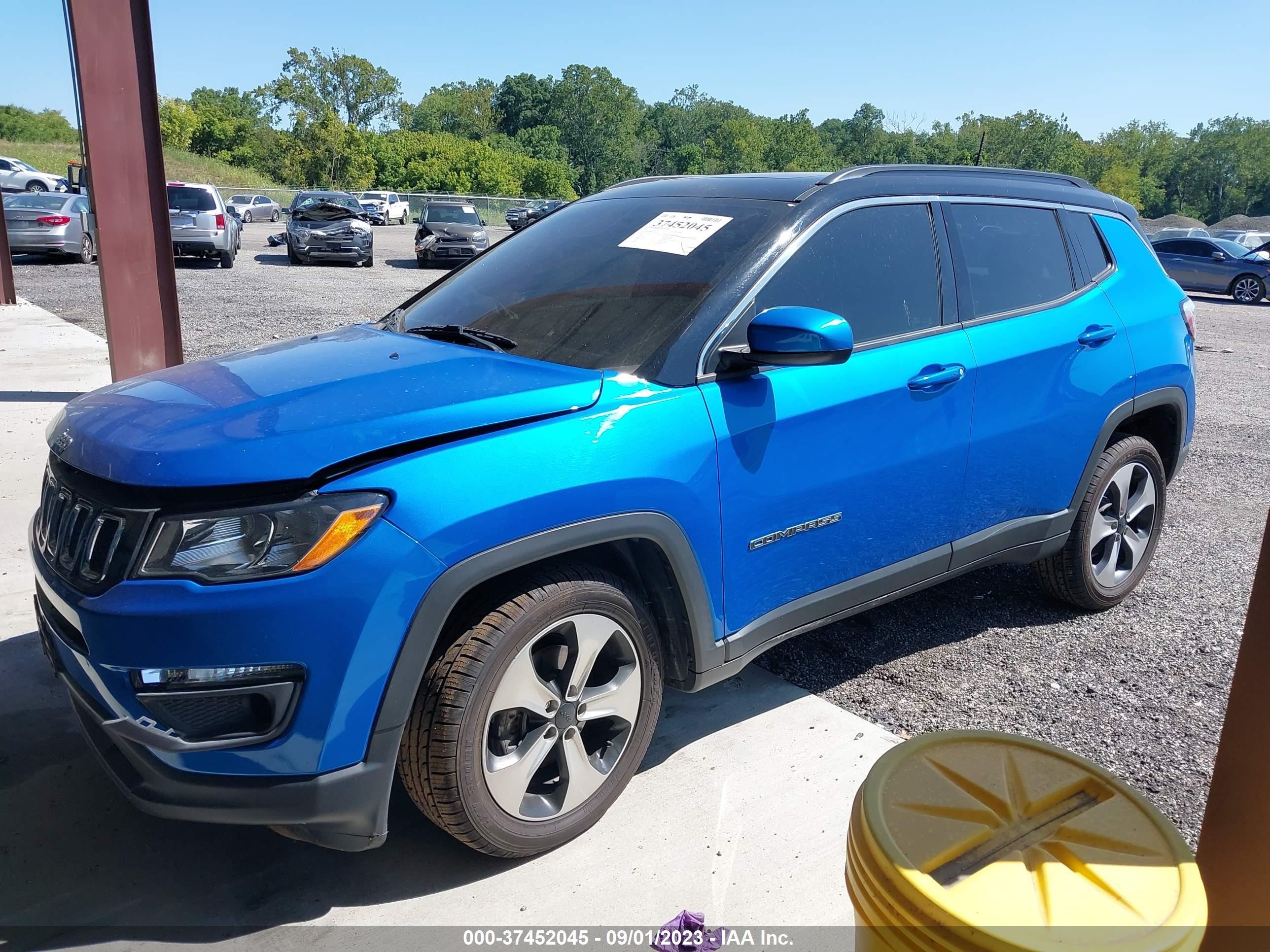 3C4NJDBB2JT161897  jeep compass 2018 IMG 1